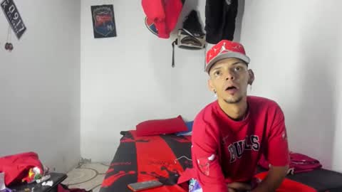 Snapshot of johan_and_antonella chatting on April 2, 2026, 7:17 am johan_and_antonella online show from April 2, 2026, 7:17 am