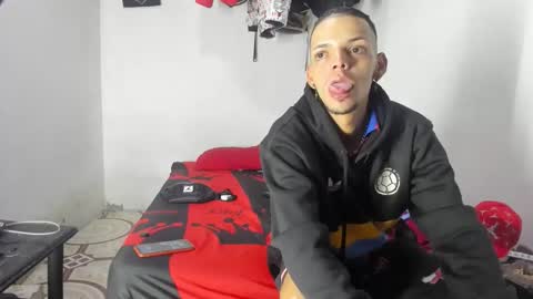 Snapshot of johan_and_antonella chatting on April 3, 2026, 5:38 am johan_and_antonella online show from April 3, 2026, 5:38 am