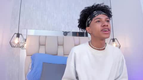 Johan  online show from October 8, 2025, 11:52 am