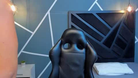 Johan Williams online show from December 10, 2024, 2:59 am