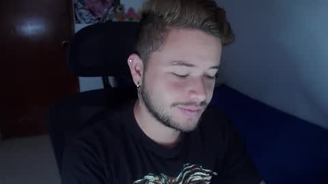 JOHAN independient model online show from November 14, 2025, 1:10 pm