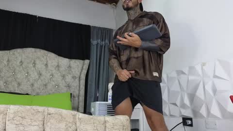 John  online show from February 5, 2025, 1:54 pm