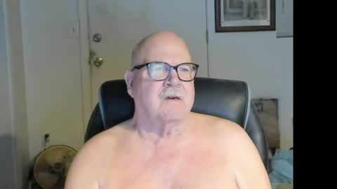 Snapshot of johnno52 chatting on April 7, 2026, 10:59 am johnno52 online show from April 7, 2026, 10:59 am