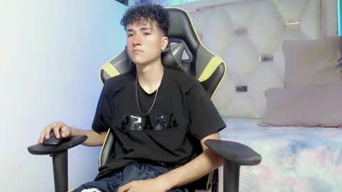 johnny_cagee online show from November 12, 2025, 5:08 am