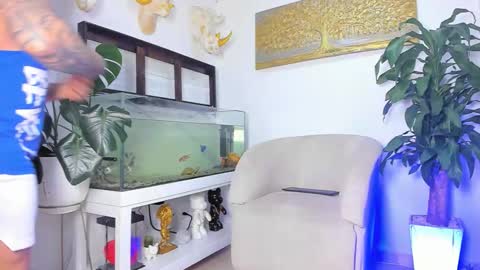 JOHNNY online show from March 4, 2026, 12:38 am