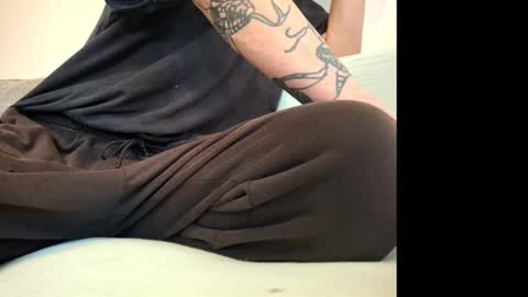 johnny online show from October 15, 2025, 10:26 am