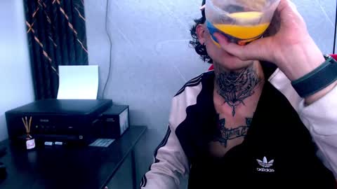 johnsonisaac94  online show from February 16, 2025, 10:54 am