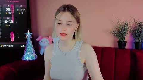 Snapshot of joice_queen chatting on December 5, 2024, 10:23 pm Paula online show from December 5, 2024, 10:23 pm