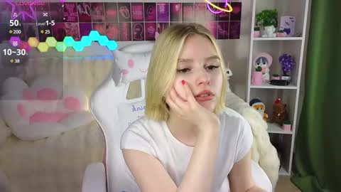 Snapshot of joice_queen chatting on March 12, 2025, 5:57 am Paula online show from March 12, 2025, 5:57 am