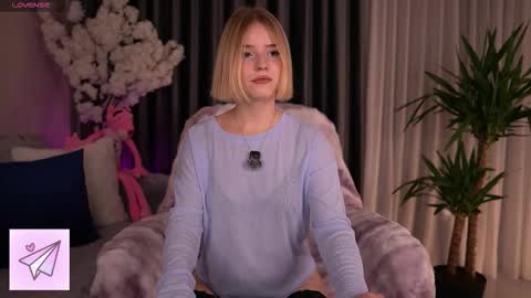 Snapshot of joice_queen chatting on October 20, 2025, 12:33 am Paula online show from October 20, 2025, 12:33 am