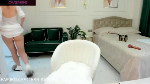 Jolie Ozolla online show from April 17, 2026, 1:58 pm