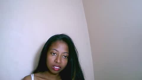 joliekah27 online show from November 12, 2025, 8:37 am