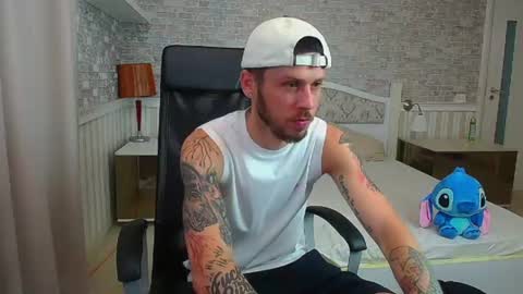 Snapshot of jonahshaw chatting on July 18, 2026, 4:49 am JonahShaw online show from July 18, 2026, 4:49 am
