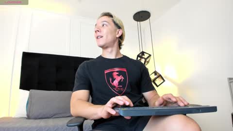 Jonathan Danielss  online show from January 10, 2025, 11:43 am