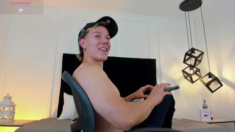 Jonathan Danielss  online show from February 27, 2025, 3:05 pm