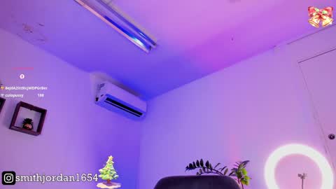 Snapshot of jordansmiith_ chatting on December 18, 2024, 9:29 pm Jordan Smith online show from December 18, 2024, 9:29 pm
