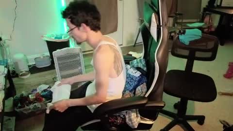 Josef online show from April 8, 2026, 2:11 am