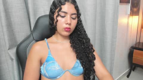 Snapshot of joselyn_sexy_ chatting on December 21, 2024, 1:15 am Katalina online show from December 21, 2024, 1:15 am