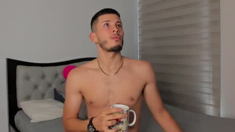 Snapshot of josh_and_dilany chatting on January 2, 2025, 1:19 pm Dilany Josh online show from January 2, 2025, 1:19 pm