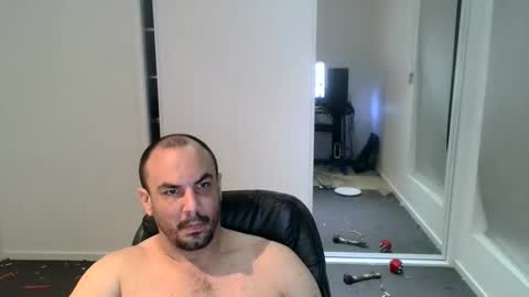 Snapshot of josh_aus333 chatting on October 10, 2025, 1:10 pm josh_aus333 online show from October 10, 2025, 1:10 pm