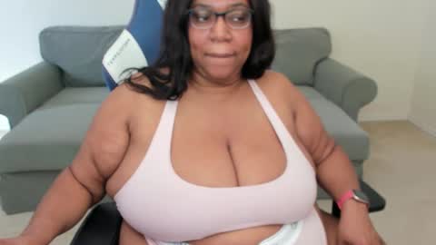 Josie Kiss online show from December 12, 2024, 6:10 pm