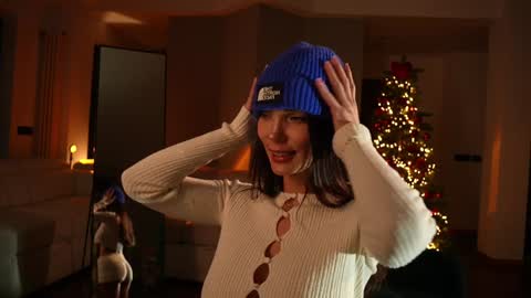 Jennifer Diaz online show from January 4, 2025, 8:59 pm