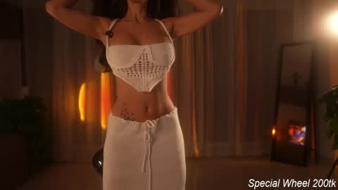 Jennifer Diaz online show from December 20, 2025, 8:38 pm