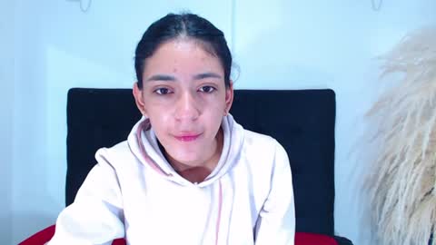 Snapshot of juan_and_luciana chatting on June 26, 2026, 11:47 am online show from June 26, 2026, 11:47 am