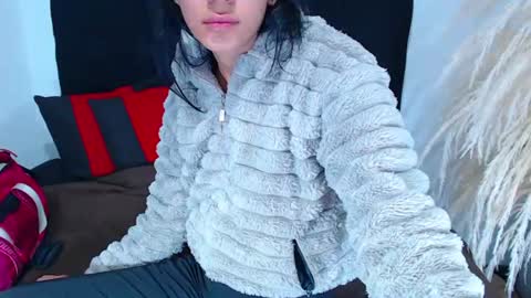 Snapshot of juan_and_luciana chatting on July 6, 2026, 11:40 am online show from July 6, 2026, 11:40 am