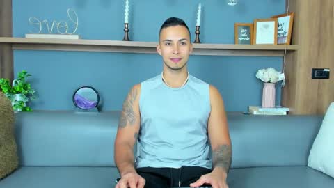 juan_muscle online show from February 1, 2025, 1:44 am