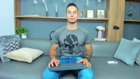 juan_muscle online show from March 5, 2025, 1:10 am