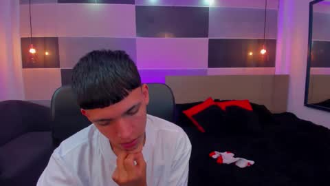 Snapshot of juan_nd_steven chatting on December 3, 2024, 5:20 am JuanSteven online show from December 3, 2024, 5:20 am