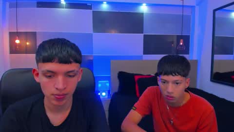 Snapshot of juan_nd_steven chatting on December 12, 2024, 4:26 am JuanSteven online show from December 12, 2024, 4:26 am