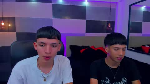 Snapshot of juan_nd_steven chatting on December 18, 2024, 4:42 am JuanSteven online show from December 18, 2024, 4:42 am