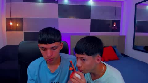 Snapshot of juan_nd_steven chatting on December 20, 2024, 5:04 am JuanSteven online show from December 20, 2024, 5:04 am