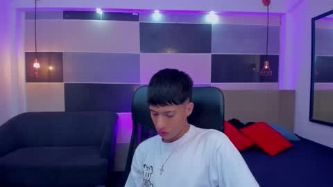 Snapshot of juan_nd_steven chatting on December 29, 2024, 1:06 pm JuanSteven online show from December 29, 2024, 1:06 pm