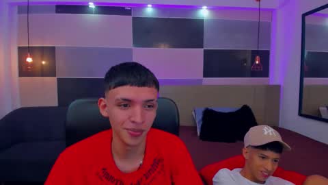 Snapshot of juan_nd_steven chatting on December 31, 2024, 10:45 pm JuanSteven online show from December 31, 2024, 10:45 pm