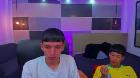 Snapshot of juan_nd_steven chatting on January 28, 2025, 4:08 am JuanSteven online show from January 28, 2025, 4:08 am