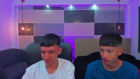 Snapshot of juan_nd_steven chatting on February 4, 2025, 4:59 am JuanSteven online show from February 4, 2025, 4:59 am