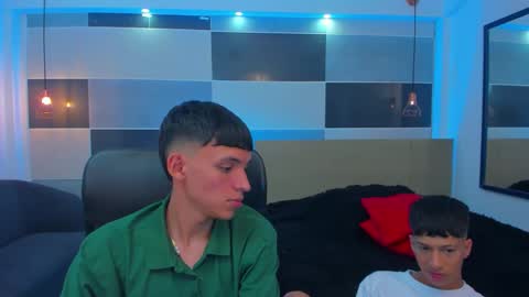 Snapshot of juan_nd_steven chatting on February 5, 2025, 4:16 am JuanSteven online show from February 5, 2025, 4:16 am
