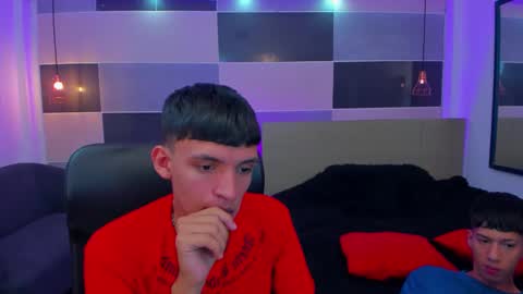 Snapshot of juan_nd_steven chatting on February 13, 2025, 4:22 am JuanSteven online show from February 13, 2025, 4:22 am