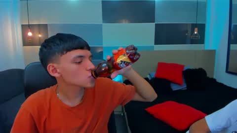 Snapshot of juan_nd_steven chatting on February 14, 2025, 4:04 am JuanSteven online show from February 14, 2025, 4:04 am