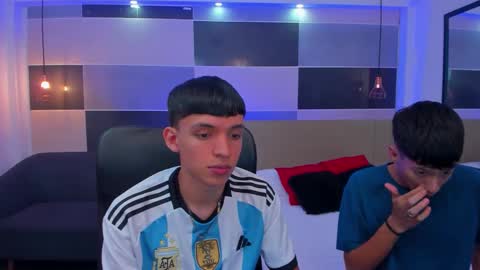 Snapshot of juan_nd_steven chatting on February 19, 2025, 4:12 am JuanSteven online show from February 19, 2025, 4:12 am