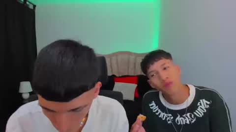 Snapshot of juan_nd_steven chatting on October 3, 2025, 4:09 am JuanSteven online show from October 3, 2025, 4:09 am