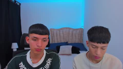 Snapshot of juan_nd_steven chatting on October 9, 2025, 4:43 am JuanSteven online show from October 9, 2025, 4:43 am
