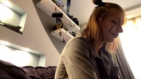 Lola online show from October 31, 2025, 10:05 am