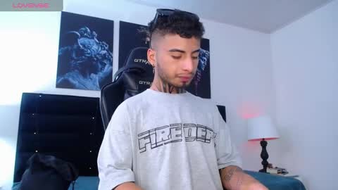 juancamilo66_ online show from February 12, 2025, 7:13 pm