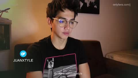 . online show from December 5, 2025, 7:10 pm