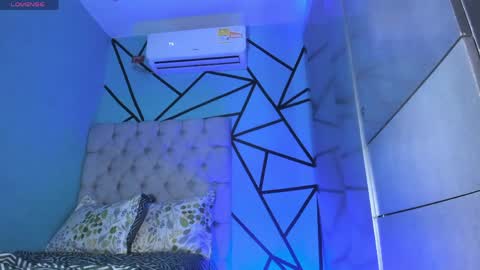 independent model online show from April 14, 2026, 5:41 pm