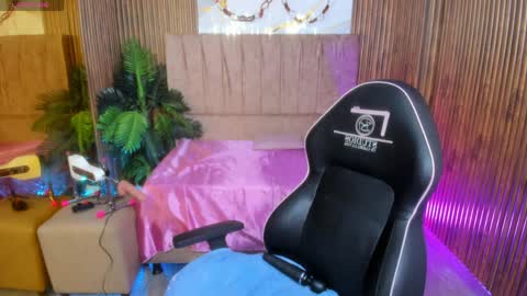 JUANITA online show from April 7, 2026, 11:43 am